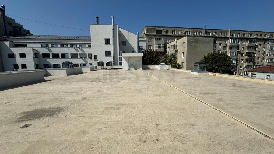 Hotel/Pensiune, de 2,930 mp, în P-ța Romană