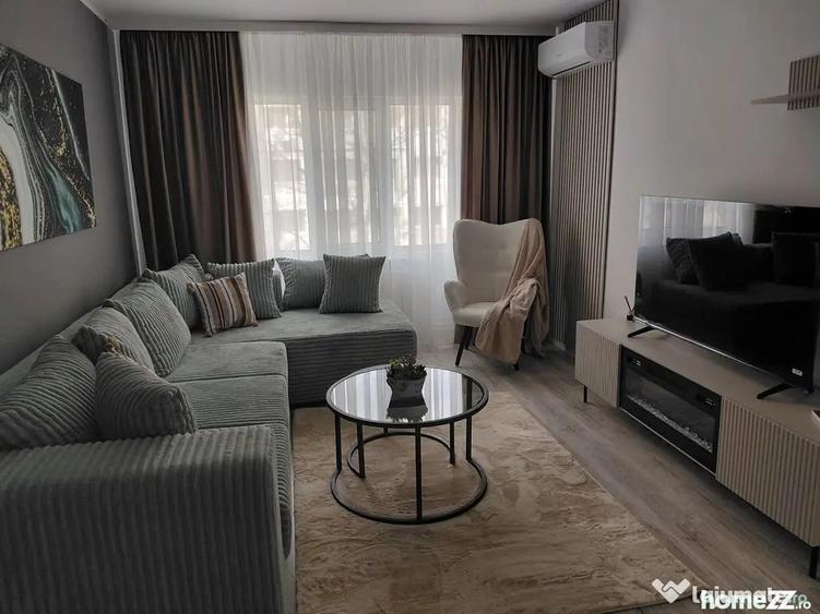 Apartament cu 3 camere semidecomandat în Micro 16