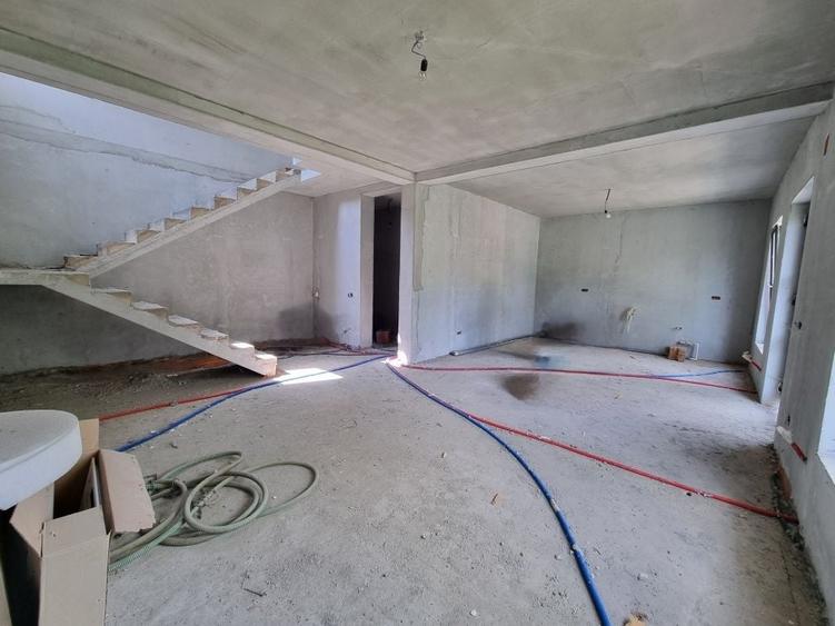 Casă cu 4 camere în Valea Mare