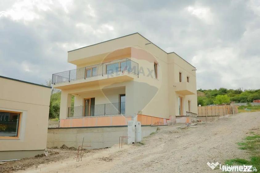 Casă cu 5 camere cu Teren 435 Mp în Săldăbagiu de Munte