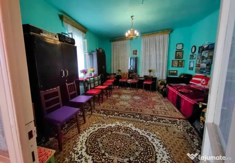 Casă cu 3 camere cu Teren 2448 Mp în Chesinț