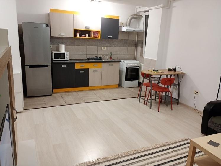 Apartament cu 2 camere semidecomandat în Roșu