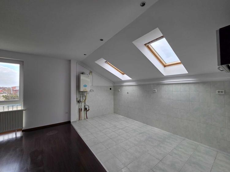 Apartament cu 3 camere decomandat în Șcheia