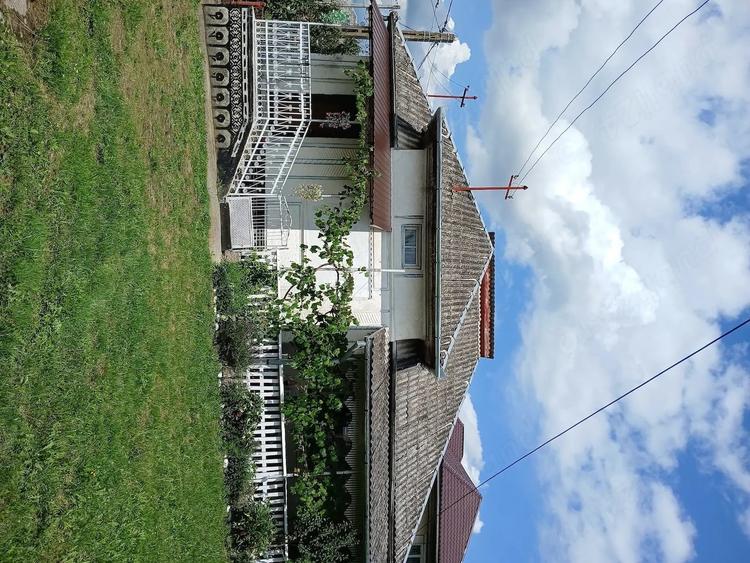 Casă cu Teren 2000 Mp în Coaș