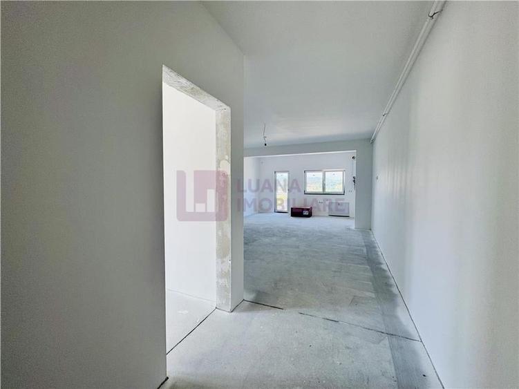 Apartament cu 4 camere semidecomandat în Central