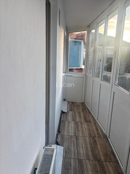 Inchiriez apartament 3 cam. / decomandat, zona Noua