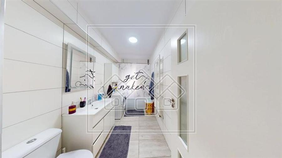 Apartament cu 3 camere decomandat în Turnișor