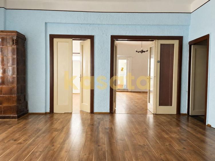 Apartament cu 4 camere semidecomandat în P-ța Romană