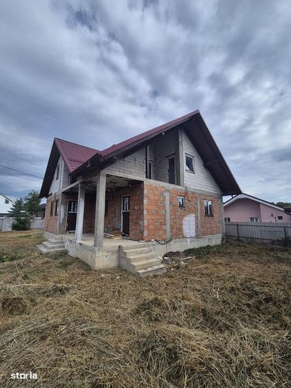 Casă cu 4 camere cu Teren 540 Mp în Măgura
