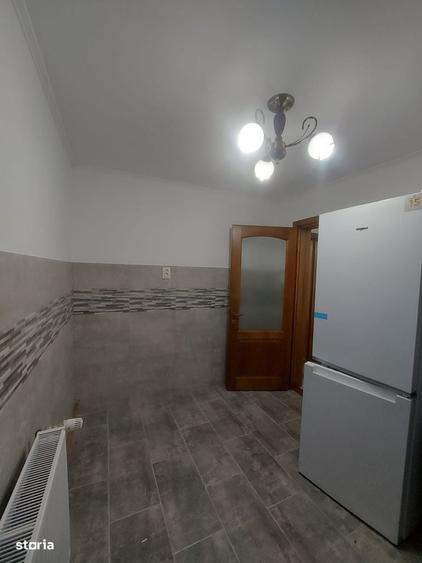 Apartament cu 3 camere decomandat în Micro 6