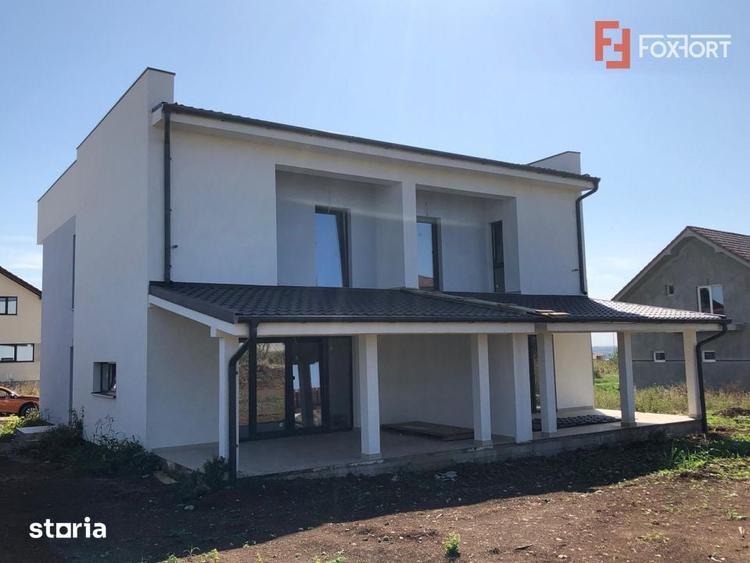 Casă cu 4 camere cu Teren 302 Mp în Plopi