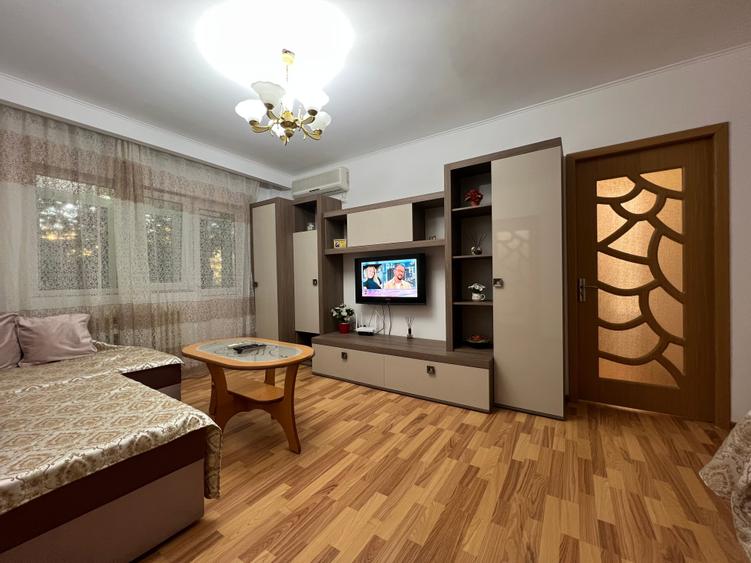 Apartament cu 2 camere semidecomandat în P-ța Victoriei