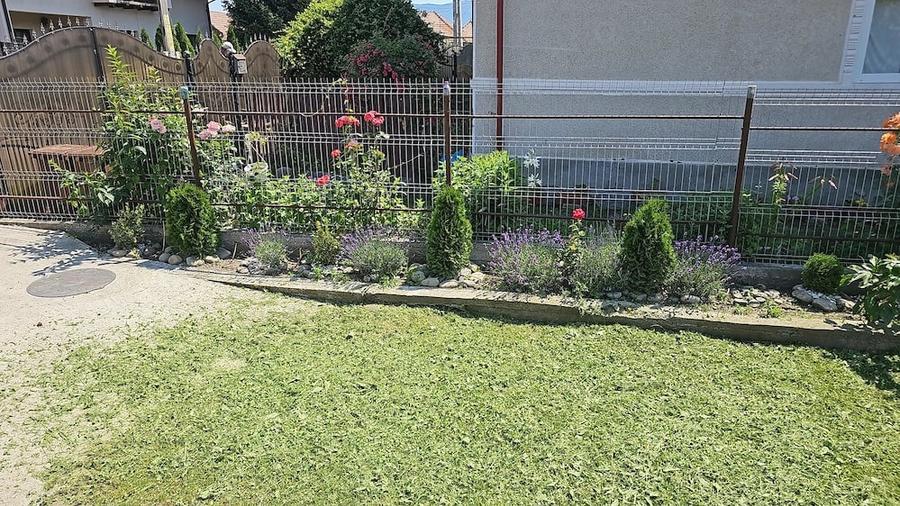 Casă cu Teren 2071 Mp în Central