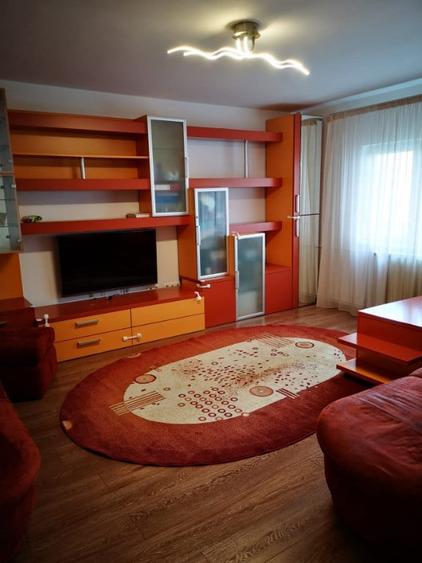 Apartament cu 3 camere decomandat în Octavian Goga