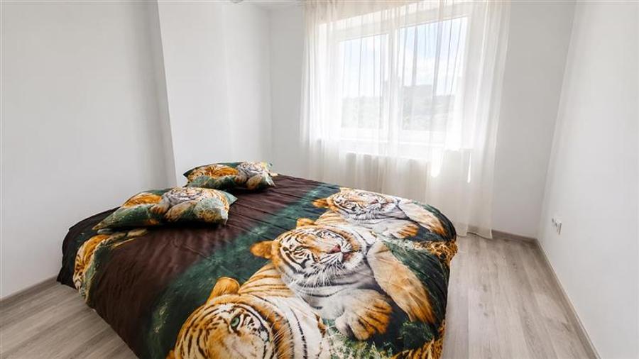 Apartament cu 3 camere decomandat, mobilat în Tractorul