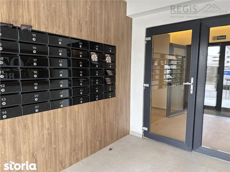 Apartament cu 3 camere decomandat în Tractorul