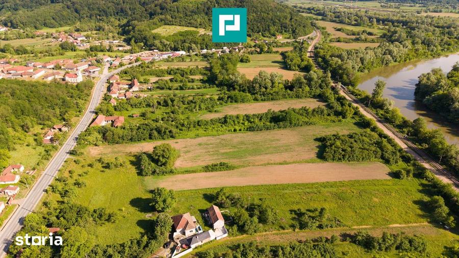 Teren de 5202 mp, în Bârzava