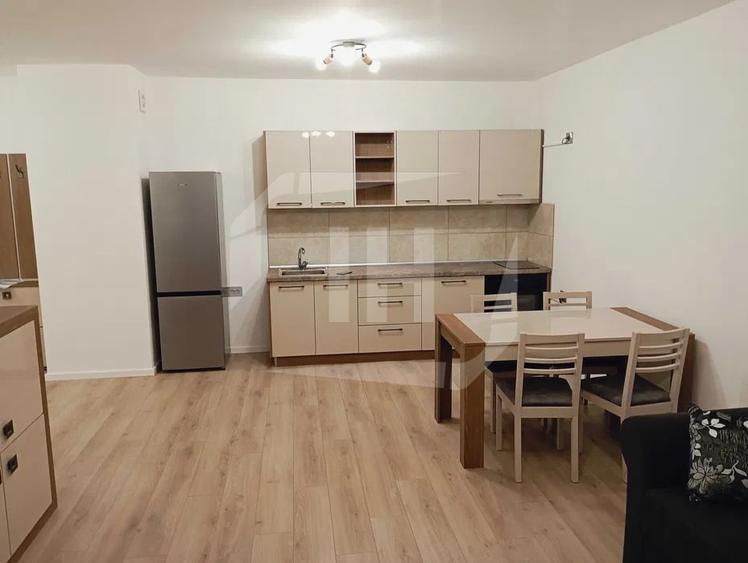 Apartament cu 2 camere semidecomandat, mobilat în Semicentral