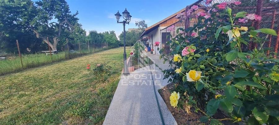 Casă individuală cu 8 camere cu Canalizare în Fratelia