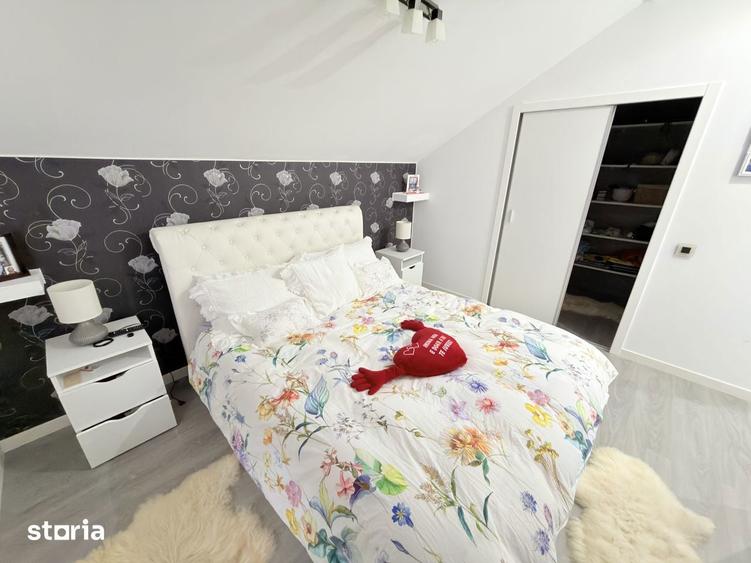 Casă cu 4 camere cu Teren 1035 Mp în Curtești