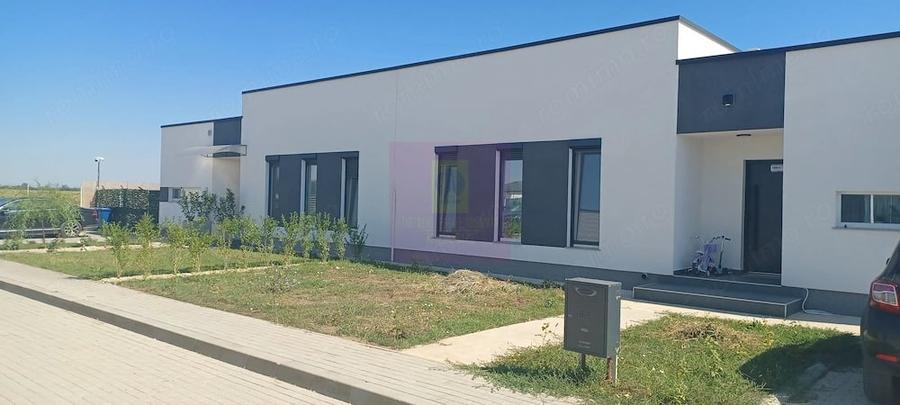 Casă cu 4 camere cu Teren 608 Mp în Săbăreni