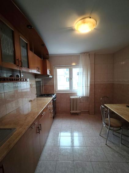 Apartament cu 3 camere decomandat în Berceni