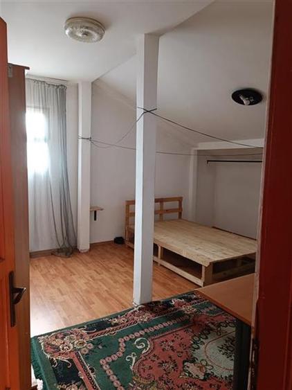 Casă individuală cu 8 camere cu Canalizare în Chitila