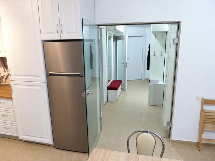 Apartament cu 3 camere decomandat, mobilat în Europa