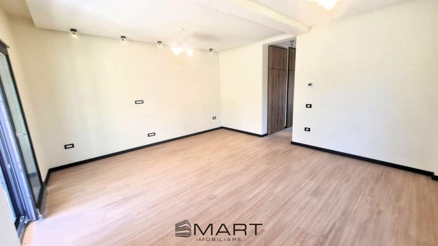 Casă cu 4 camere cu Teren 230 Mp în Central