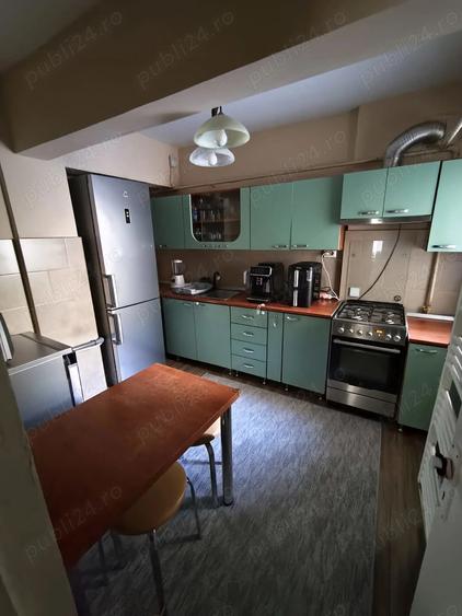 Apartament cu 3 camere semidecomandat în Micro 16