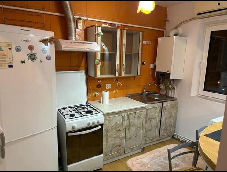 Apartament cu 2 camere decomandat în Exterior Vest