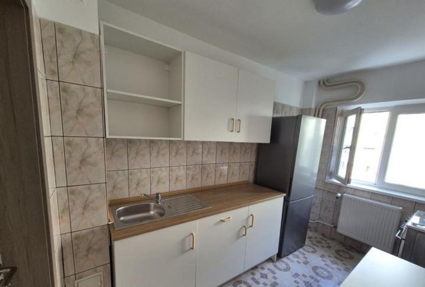 Apartament cu 2 camere decomandat, mobilat în Tei