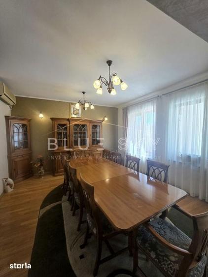 Casă cu 6 camere cu Teren 1642 Mp în Central