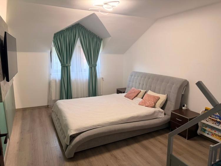 Apartament cu 4 camere semidecomandat, mobilat în Bucium