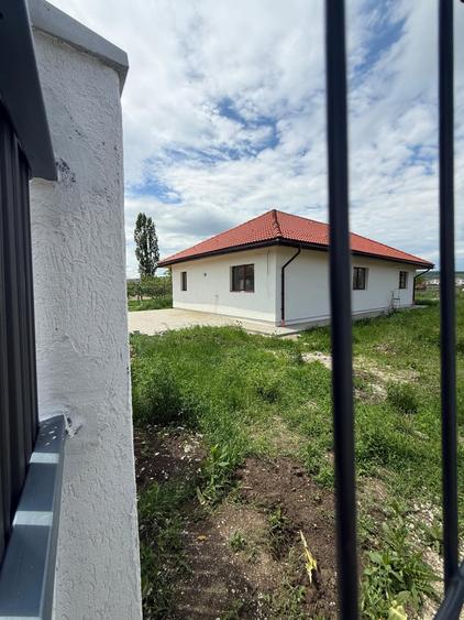 Casă individuală cu 4 camere cu Canalizare în Jucu de Mijloc