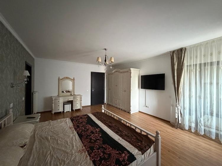 Casă individuală cu 5 camere cu Teren 355 Mp în Central
