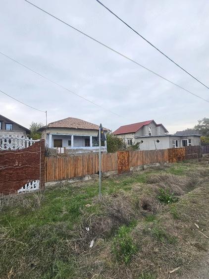 Casă cu 2 camere cu Teren 2000 Mp în Cioroiu