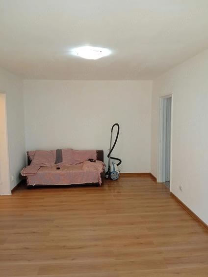 Apartament cu 2 camere semidecomandat în Costin Georgian