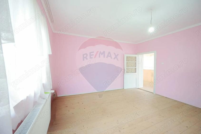 Casă cu Teren 2440 Mp în Alparea