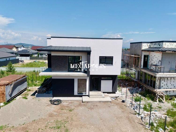 Casă individuală cu 5 camere cu Canalizare în Tărlungeni