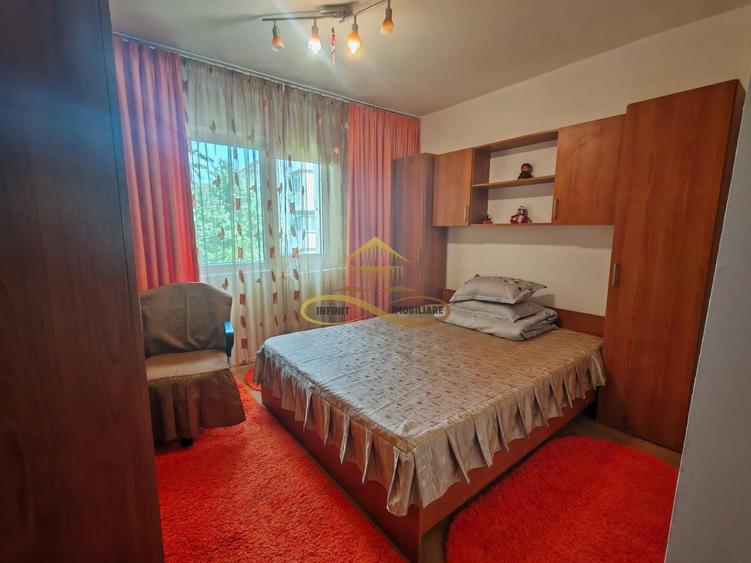Apartament cu 3 camere decomandat, mobilat în Alexandru cel Bun