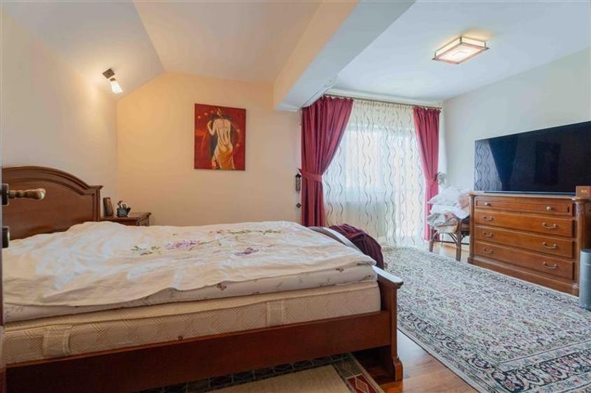Casă individuală cu 7 camere cu Teren 1200 Mp în Tomești
