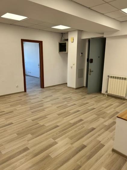 Birou, de 135 mp, în Universitate