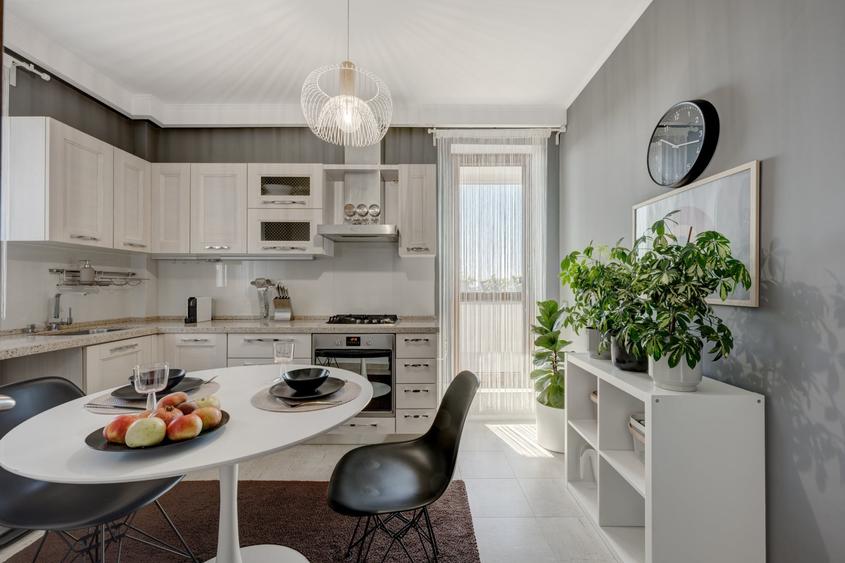 Apartament cu 4 camere decomandat, mobilat în Sisești