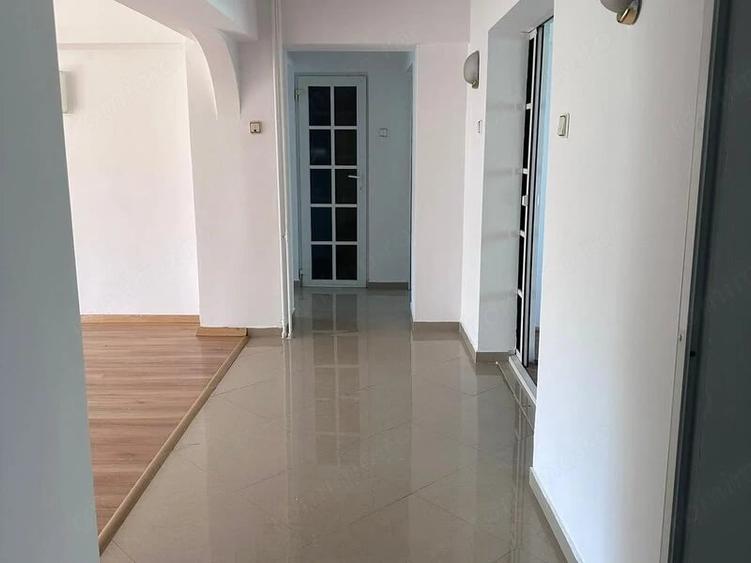 Apartament cu 4 camere decomandat în Decebal
