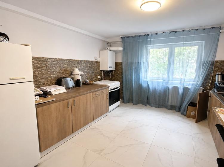 Apartament cu 3 camere decomandat, mobilat în Gheorghe Lazăr