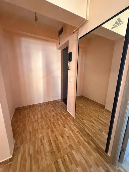Apartament cu 2 camere decomandat în Micro 21