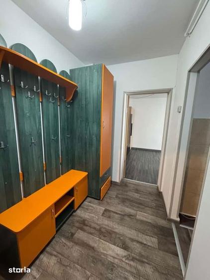 Apartament cu 3 camere semidecomandat, mobilat în Gării