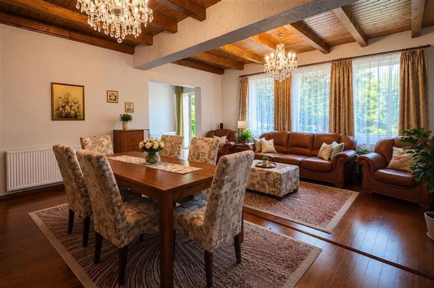 Casă individuală cu 4 camere cu Piscina în Sântana de Mureș