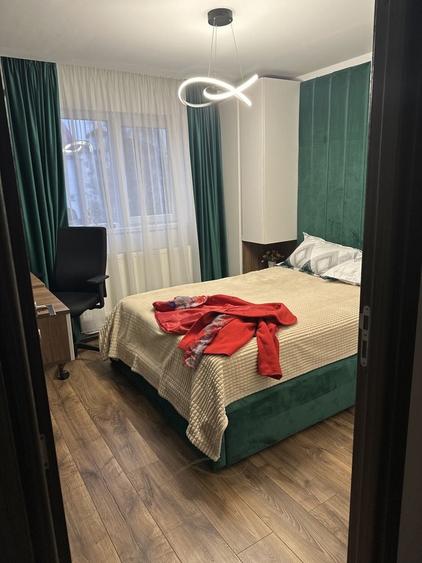 Apartament cu 3 camere semidecomandat în Micro 11